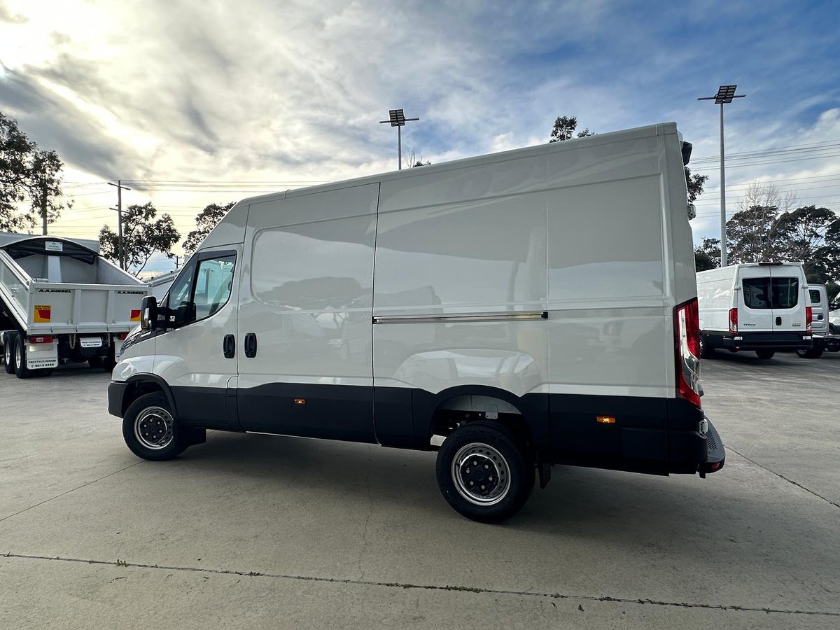 2026 Iveco Daily 42S18V image 10