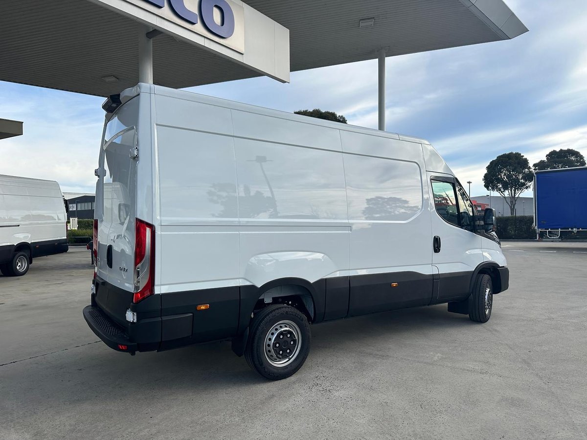 2026 Iveco Daily 42S18V image 6