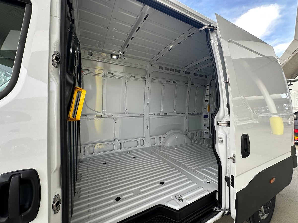 2026 Iveco Daily 42S18V image 13