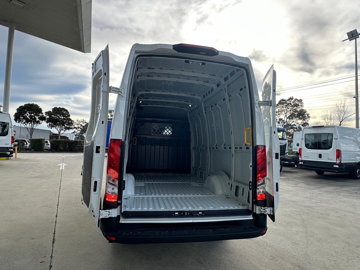 2026 Iveco Daily 42S18V image 12