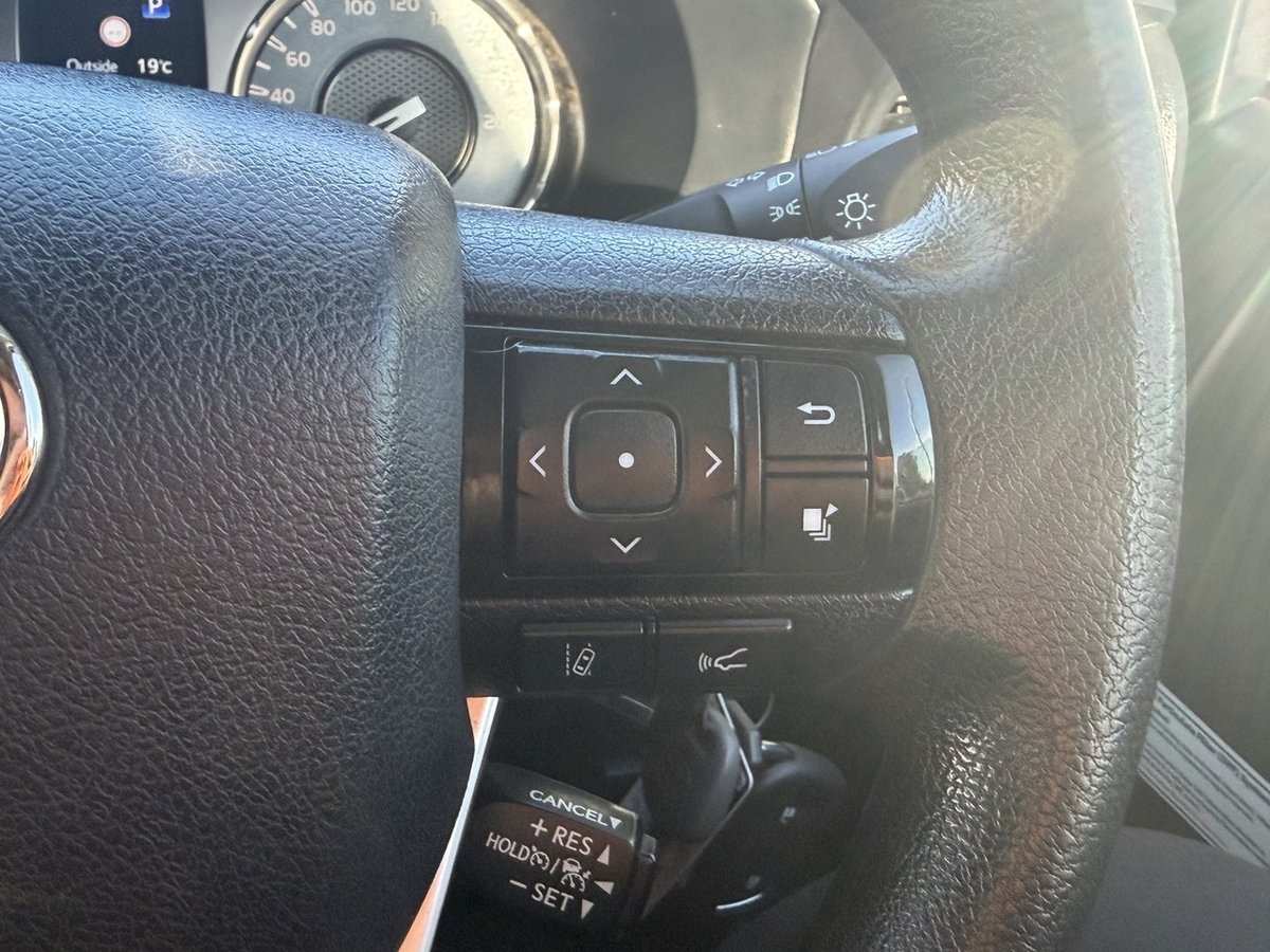 2023 Toyota Hilux 4x4 image 15