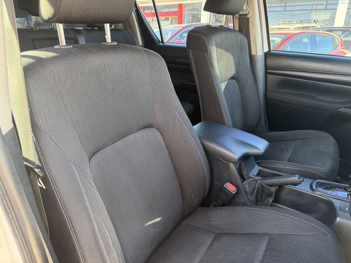 2023 Toyota Hilux 4x4 image 18