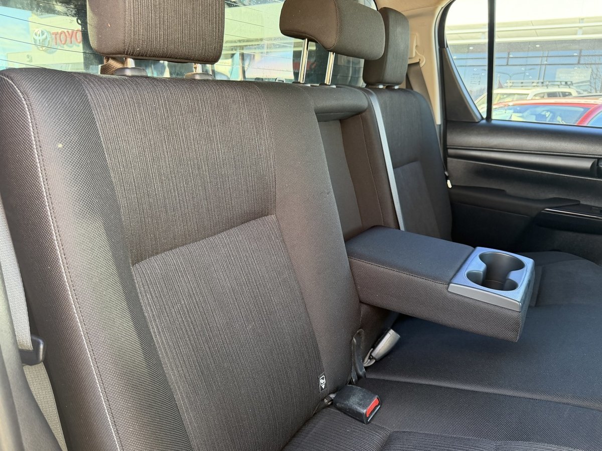 2023 Toyota Hilux 4x4 image 19