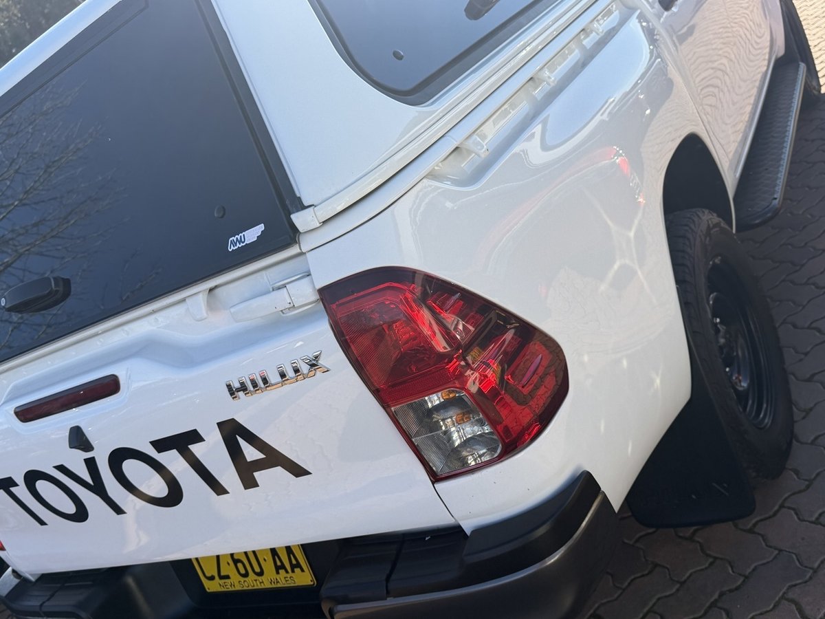 2023 Toyota Hilux 4x4 image 7