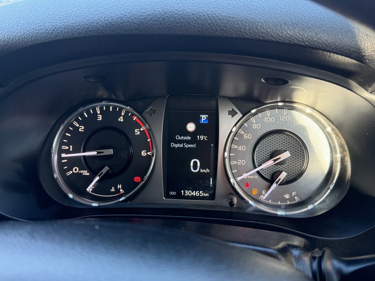 2023 Toyota Hilux 4x4 image 9