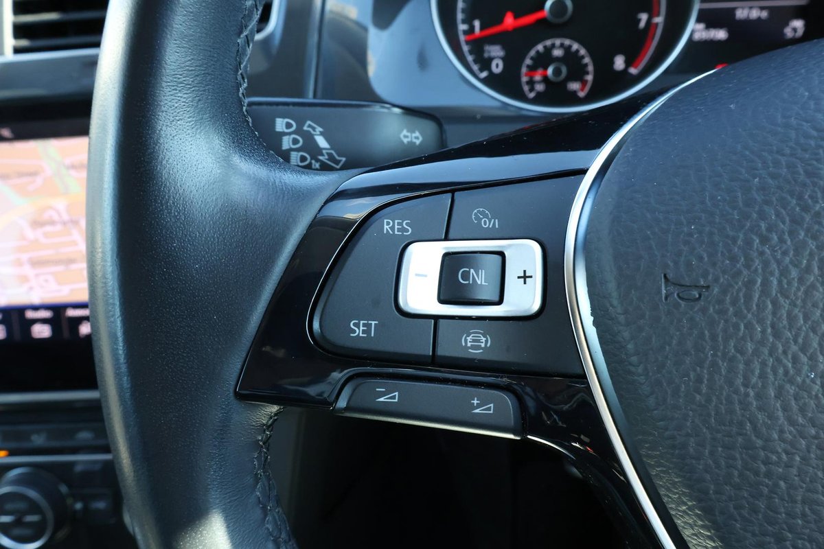 2015 MINI Hatch image 10