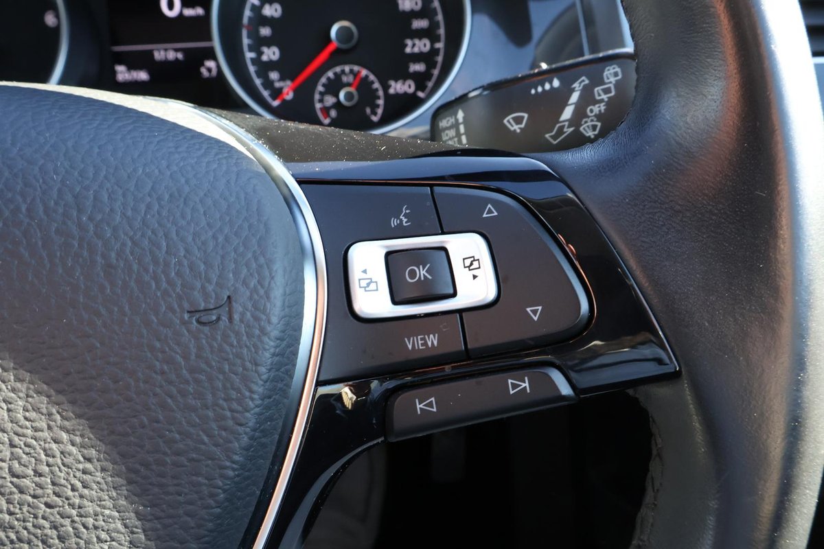2015 MINI Hatch image 11