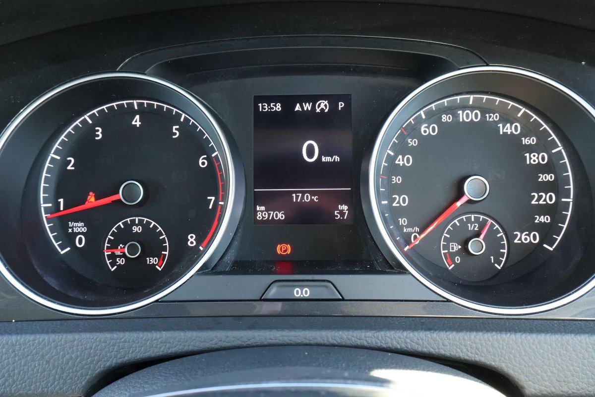2015 MINI Hatch image 12