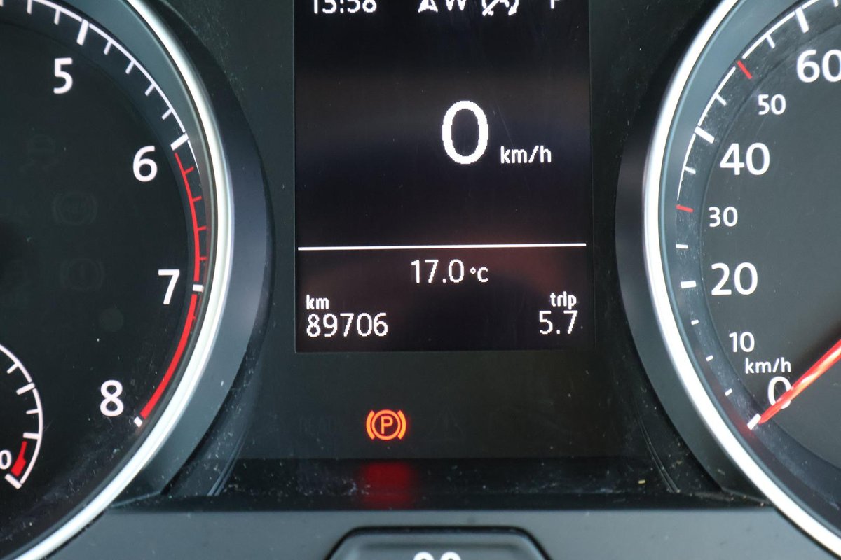 2015 MINI Hatch image 13