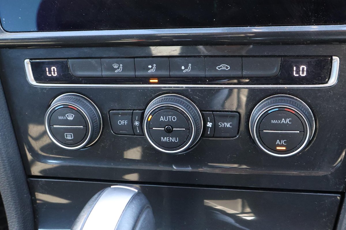 2015 MINI Hatch image 15