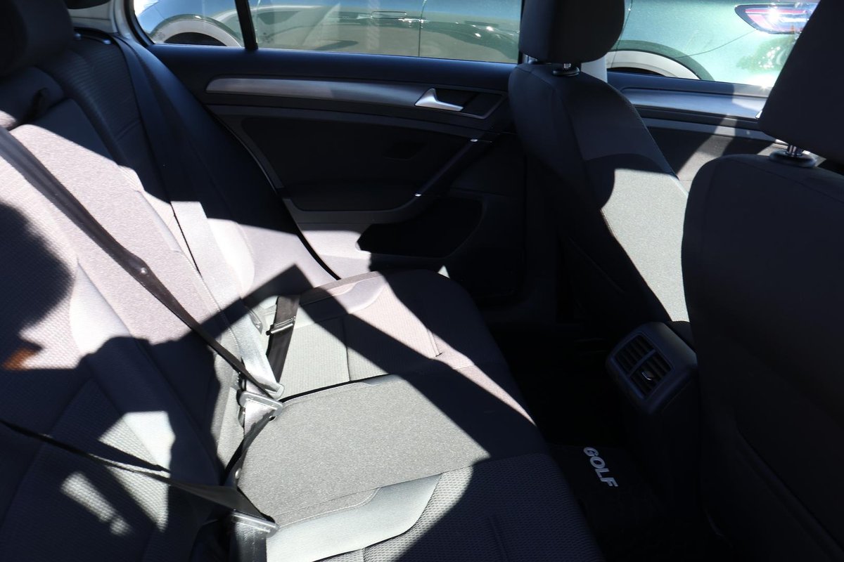 2015 MINI Hatch image 19