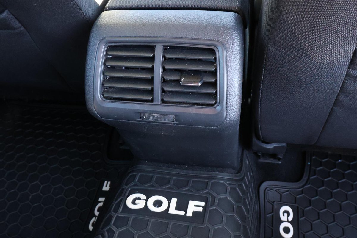 2015 MINI Hatch image 20