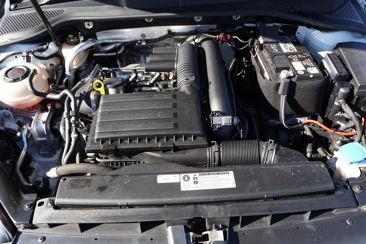 2015 MINI Hatch image 23