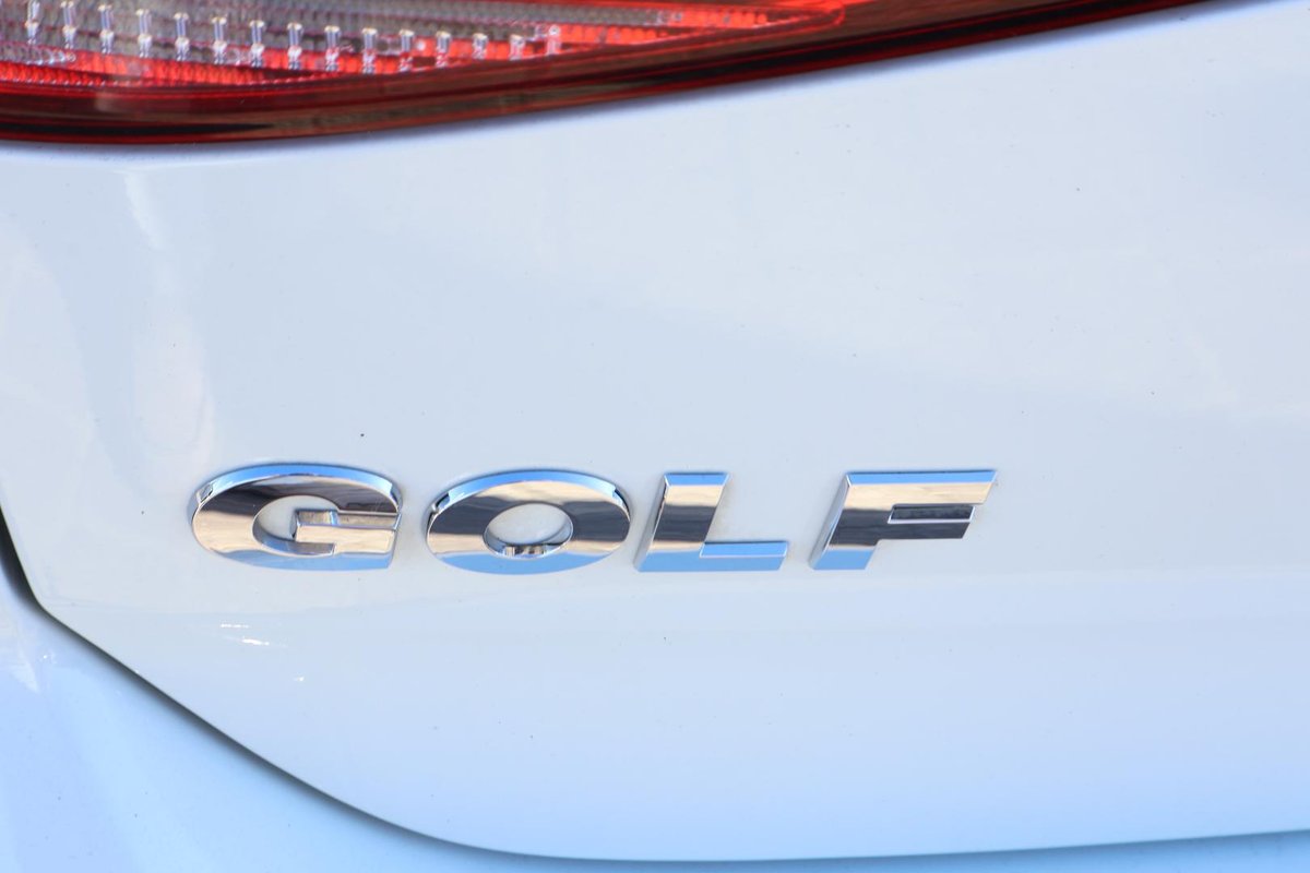 2015 MINI Hatch image 26