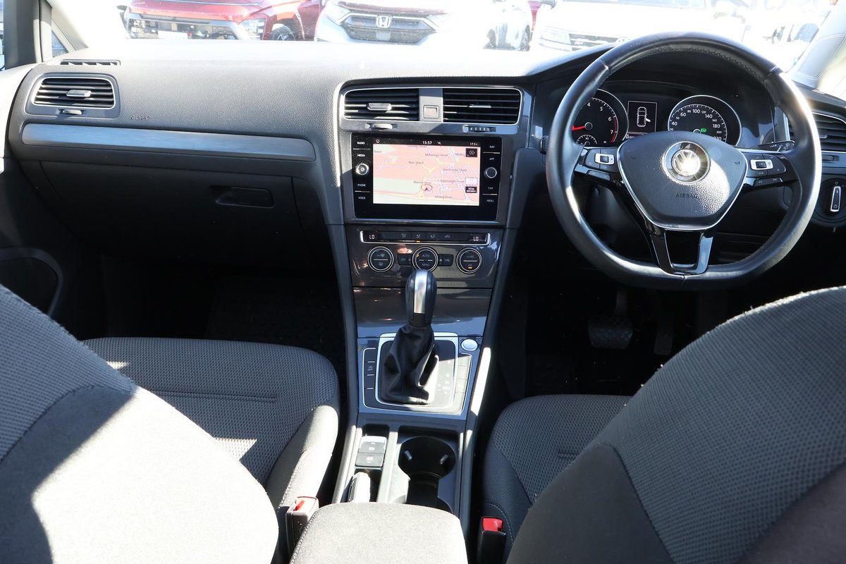 2015 MINI Hatch image 8