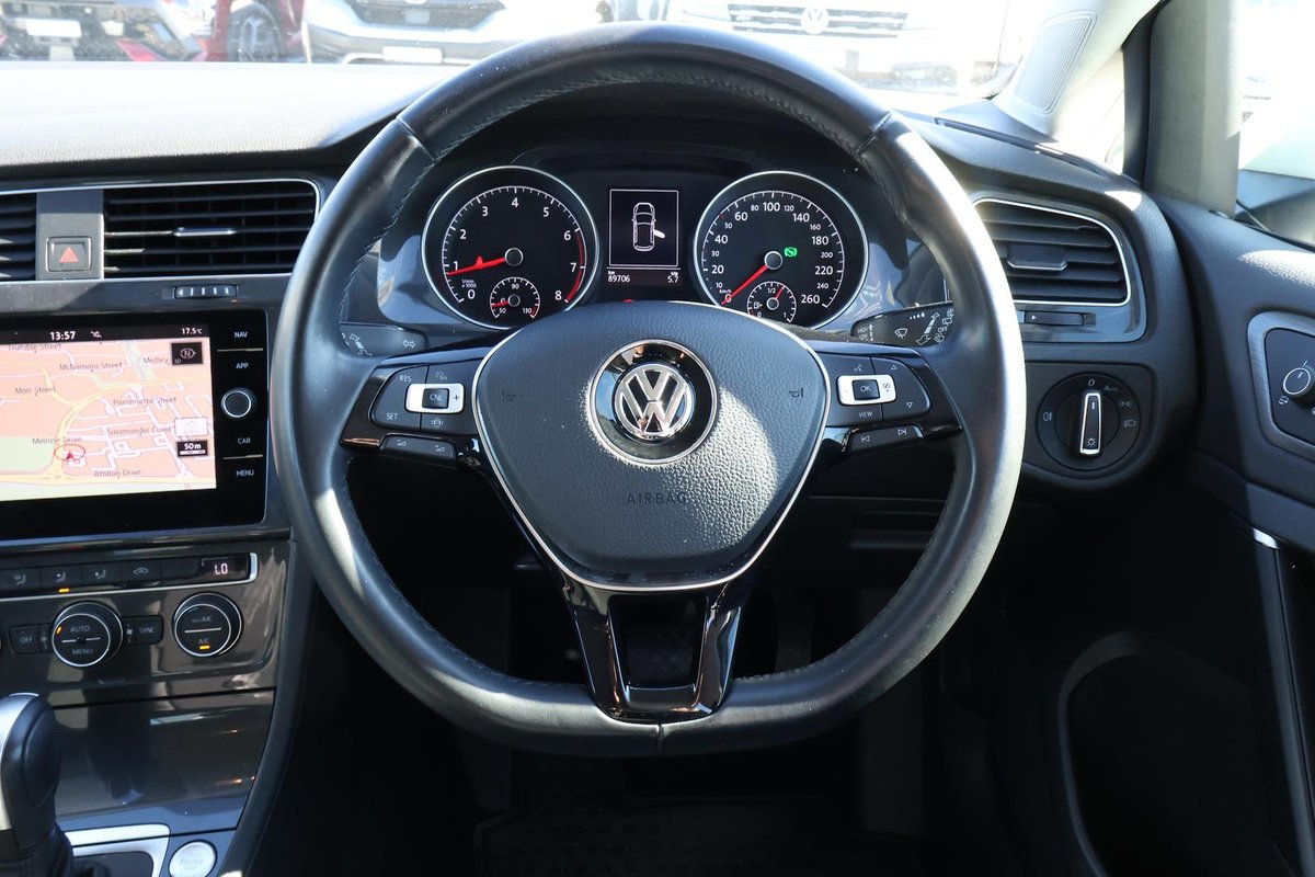 2015 MINI Hatch image 9