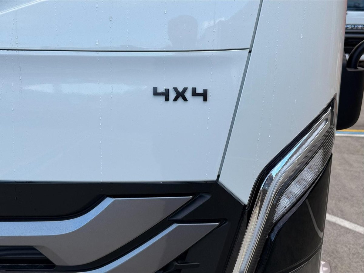 2026 Isuzu N Series image 11