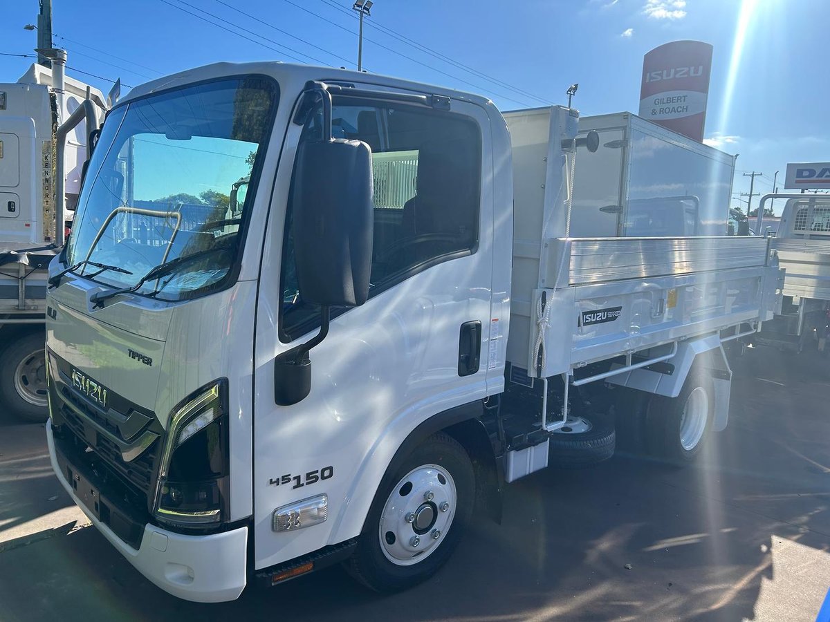 2026 Isuzu N Series image 8