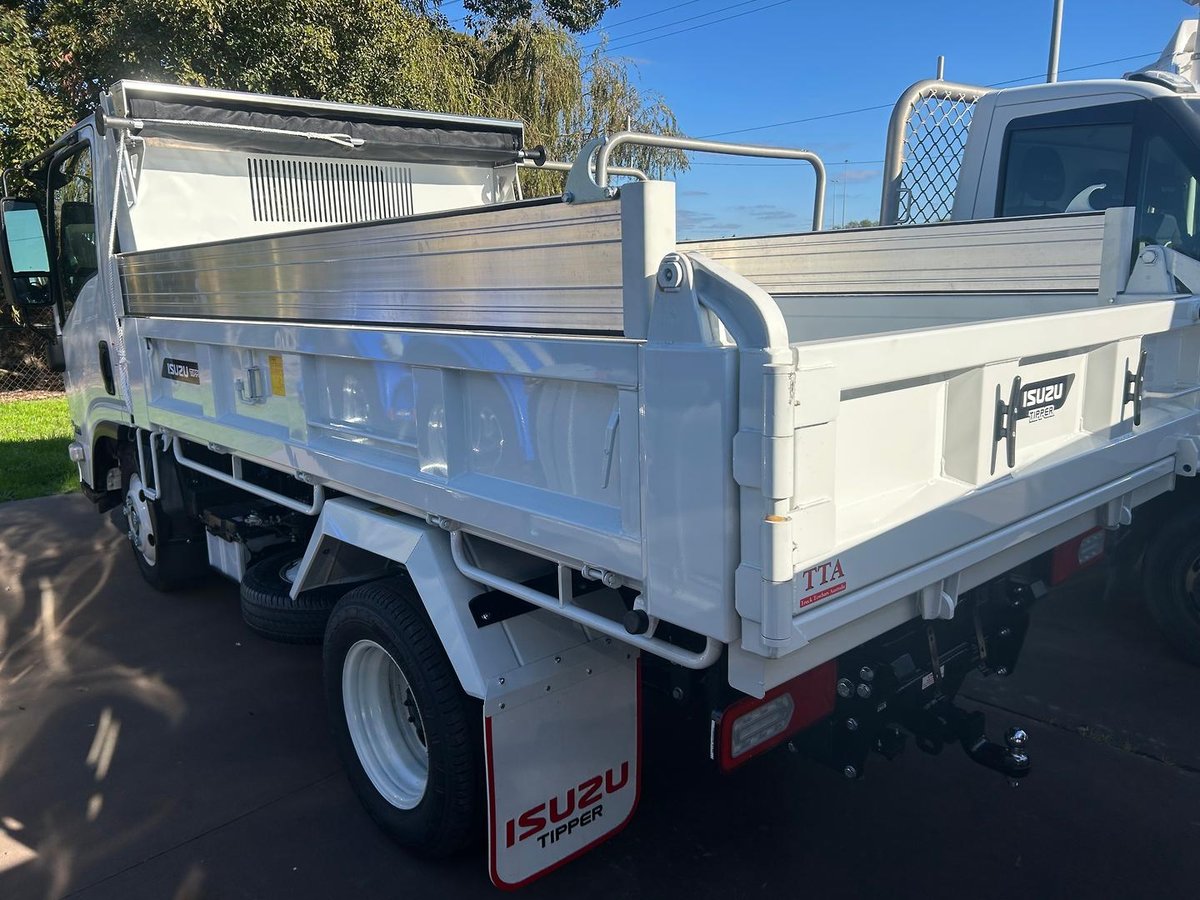 2026 Isuzu N Series image 7
