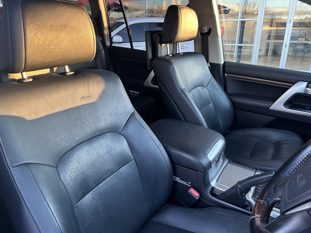 2020 Toyota Landcruiser Wagon GXL 4.5L T Diesel Automatic image 16