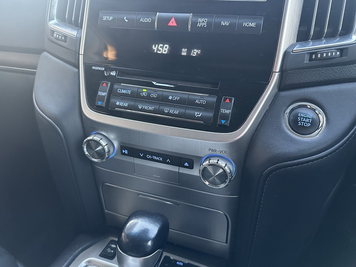 2020 Toyota Landcruiser Wagon GXL 4.5L T Diesel Automatic image 24