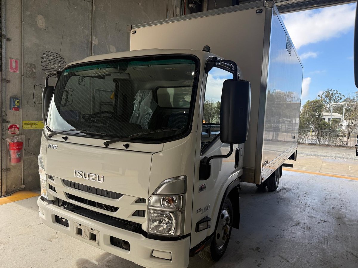 2022 Isuzu N Series NNR 45-150 image 2