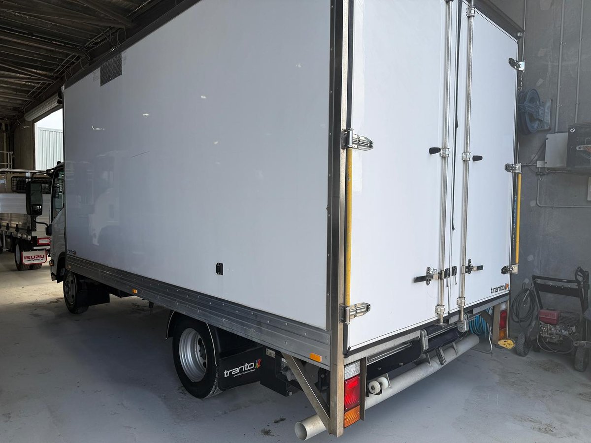 2022 Isuzu N Series NNR 45-150 image 3