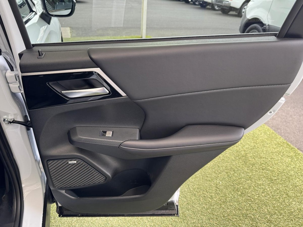 2026 Mitsubishi Outlander Black Edition ZM MY26 image 10