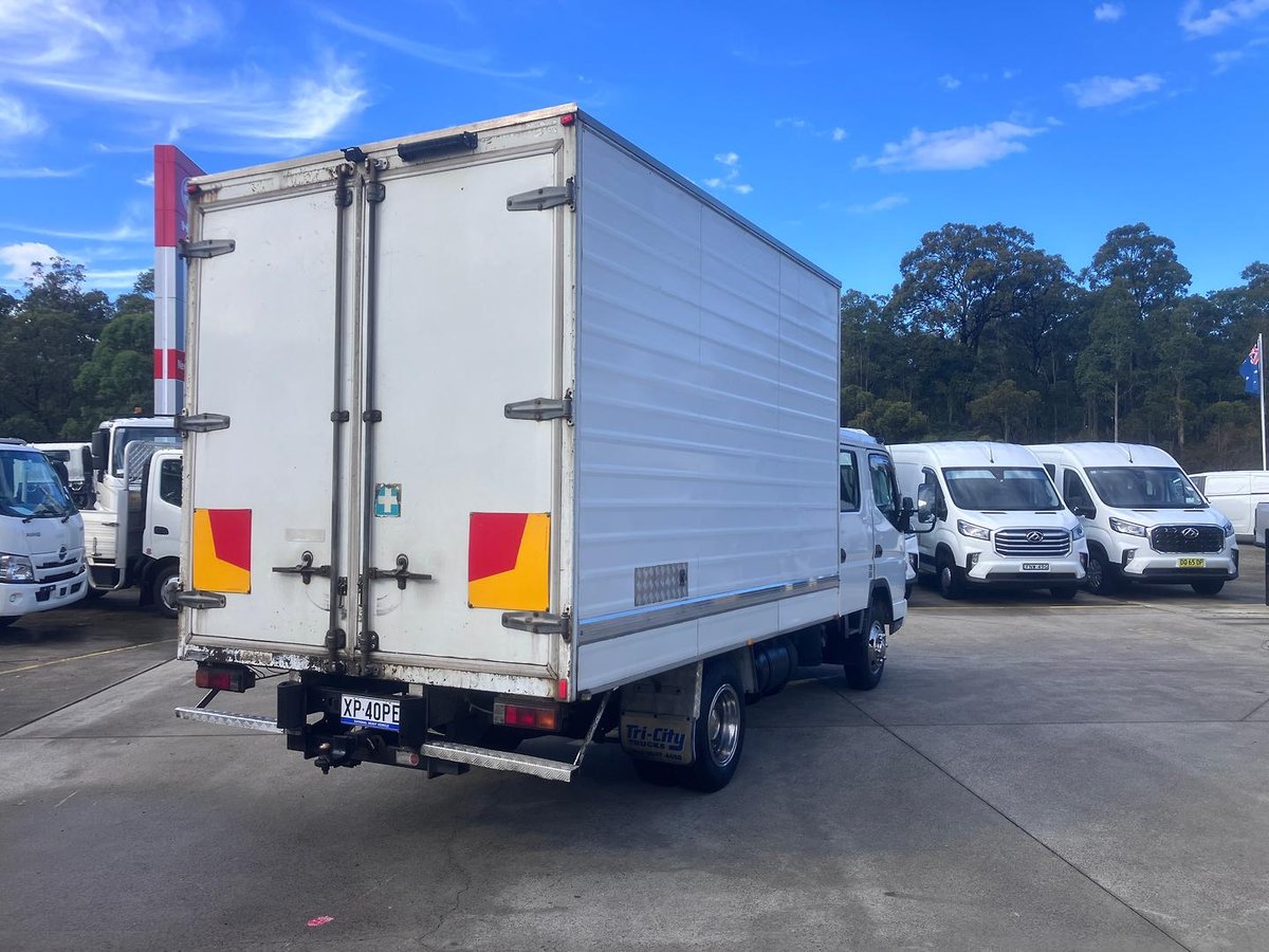 2009 Mitsubishi Canter FE84DE 3.5 image 8