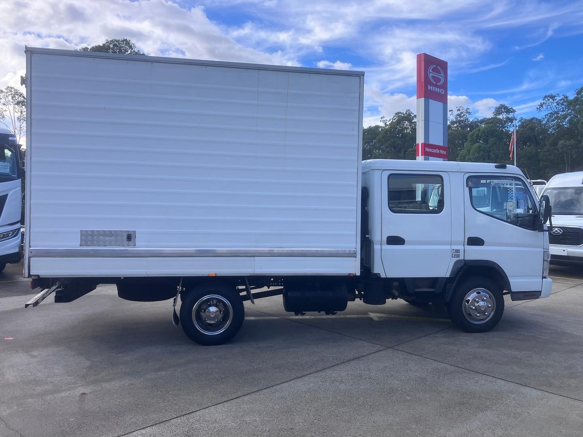 2009 Mitsubishi Canter FE84DE 3.5 image 3