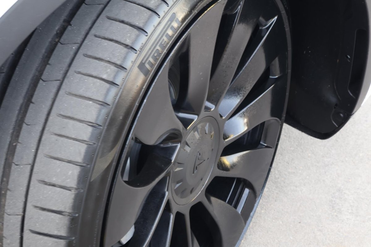2023 Tesla Model Y Long Range AWD image 30