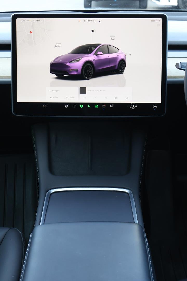 2023 Tesla Model Y Long Range AWD image 17