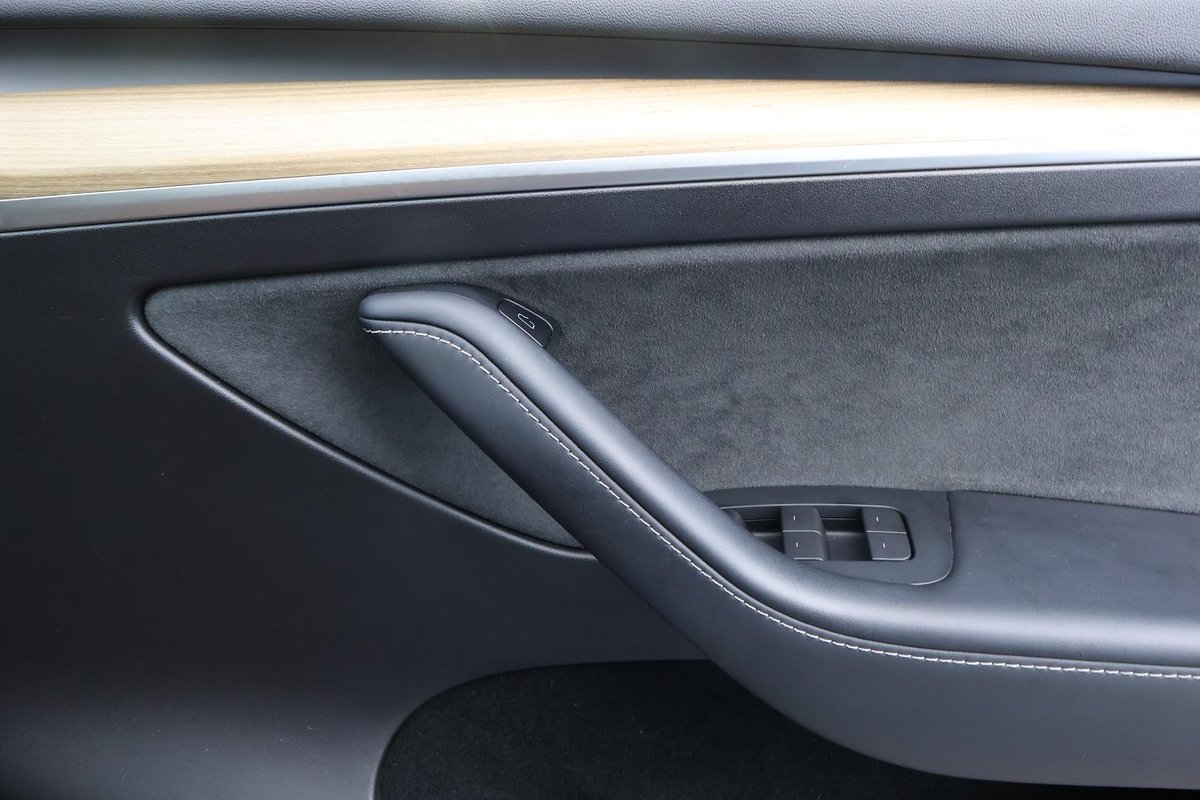 2023 Tesla Model Y Long Range AWD image 19