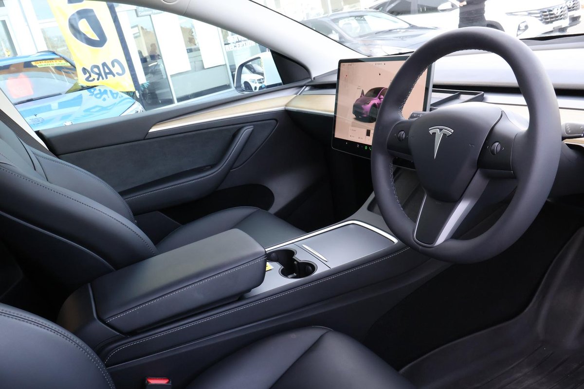 2023 Tesla Model Y Long Range AWD image 7