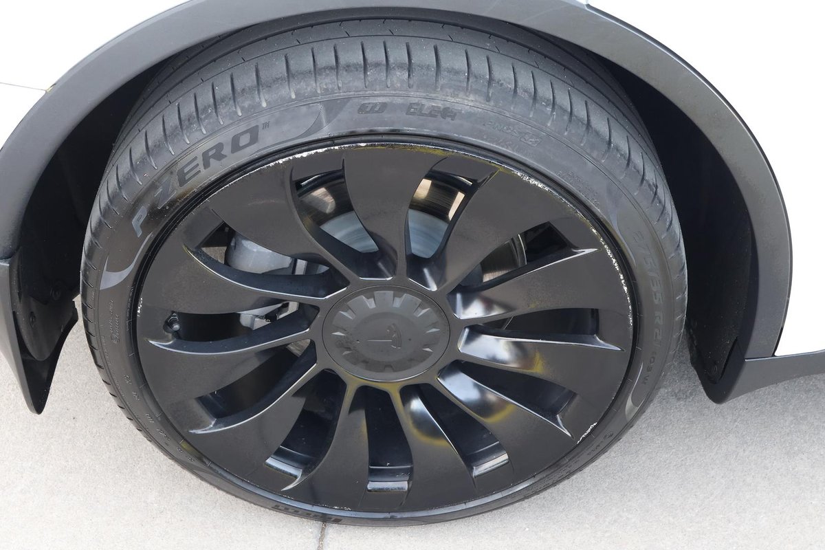 2023 Tesla Model Y Long Range AWD image 29