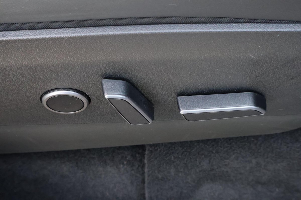 2023 Tesla Model Y Long Range AWD image 20