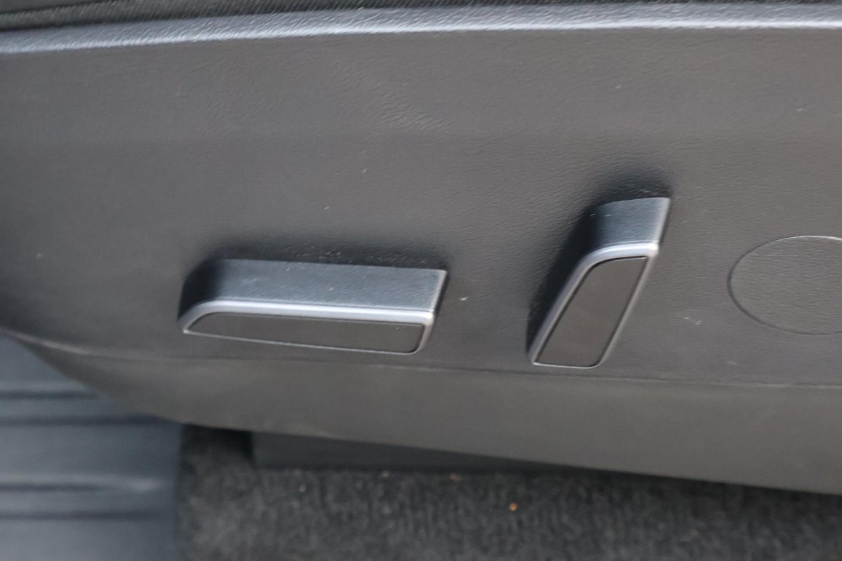 2023 Tesla Model Y Long Range AWD image 25