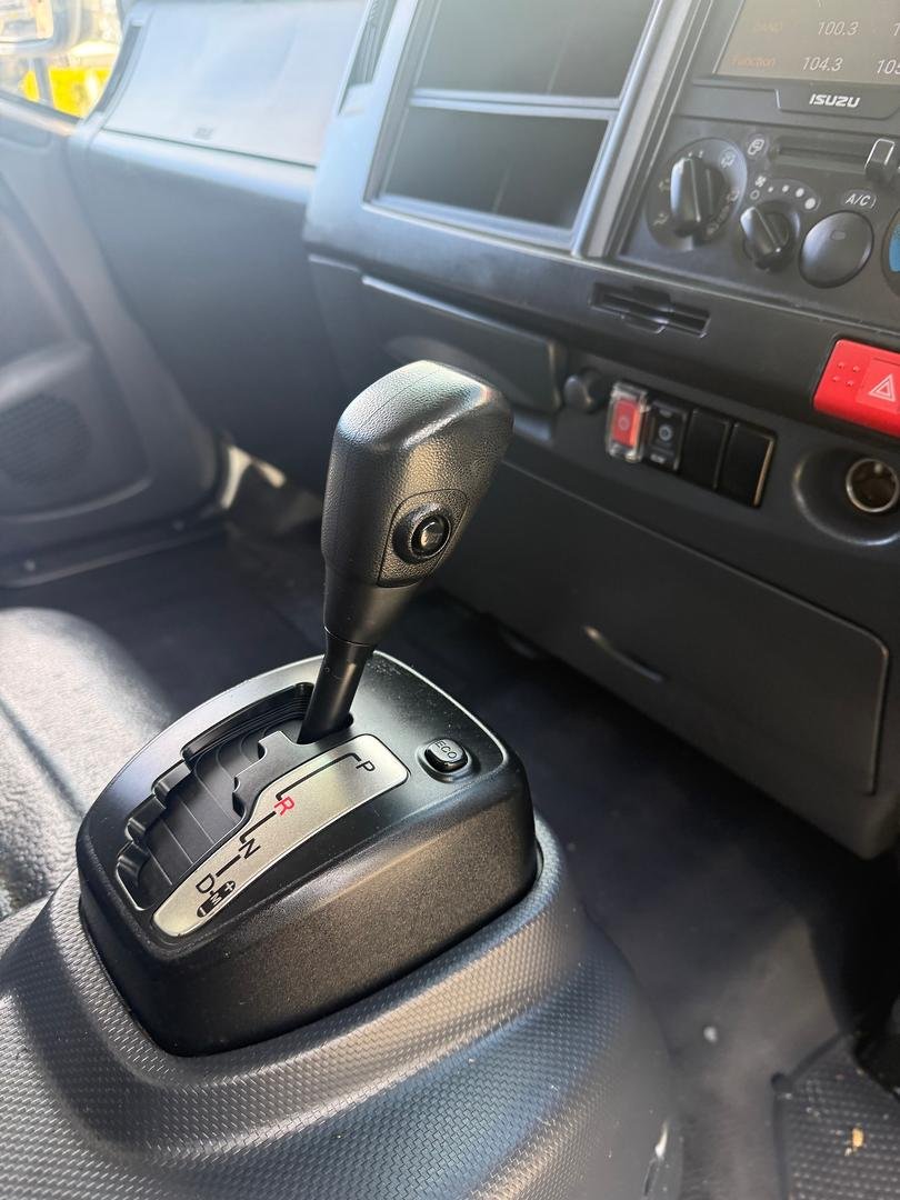 2022 Isuzu N Series NNR 45-150 Vanpack image 7