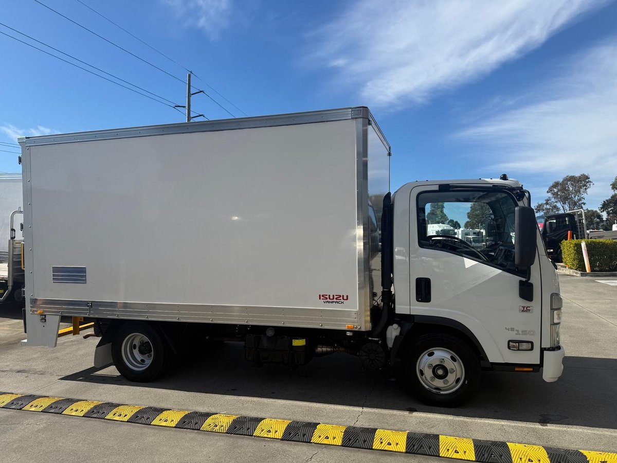 2022 Isuzu N Series NNR 45-150 Vanpack image 16