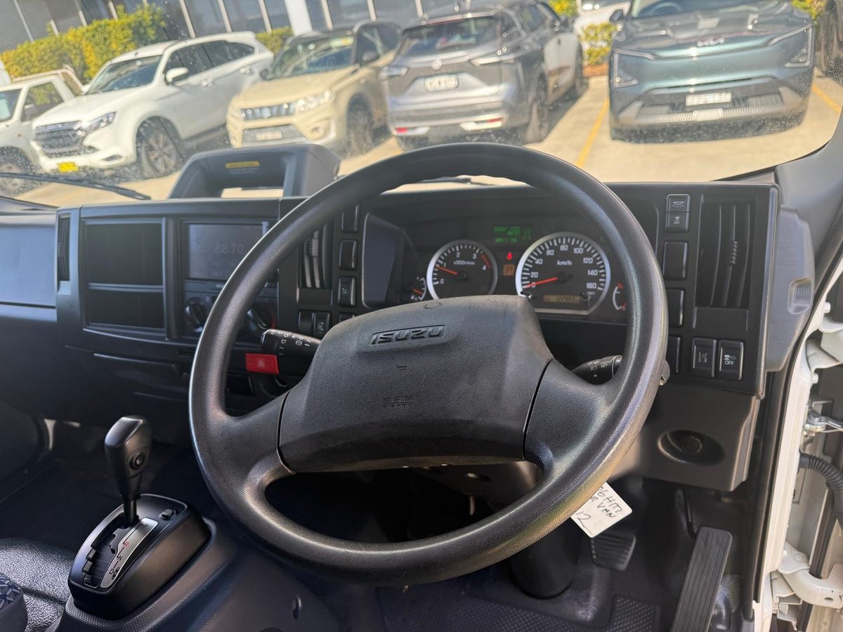 2022 Isuzu N Series NNR 45-150 Vanpack image 8