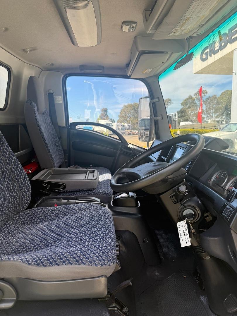 2022 Isuzu N Series NNR 45-150 Vanpack image 19