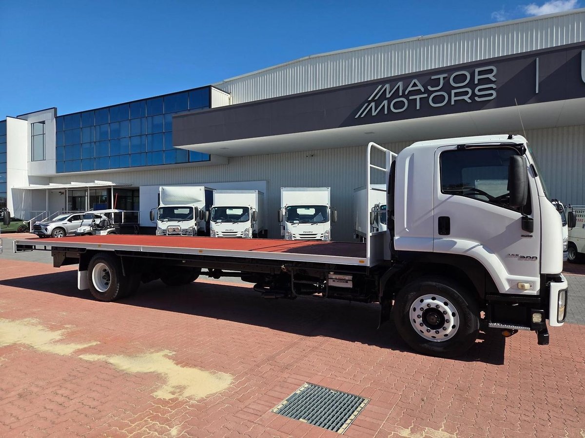 2015 Isuzu Fvd 165-300 8 Ton Auto Tray image 17