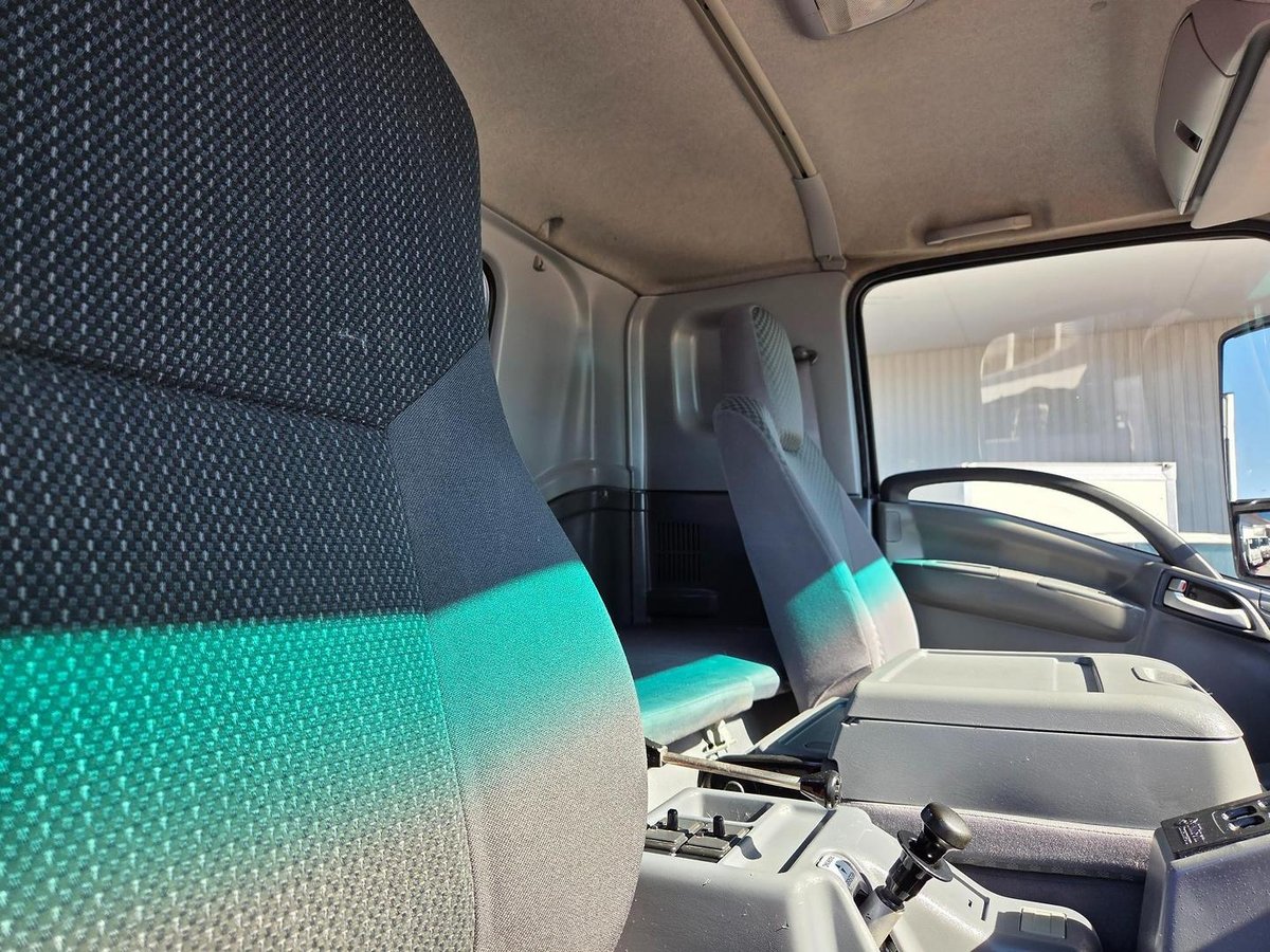 2015 Isuzu Fvd 165-300 8 Ton Auto Tray image 11