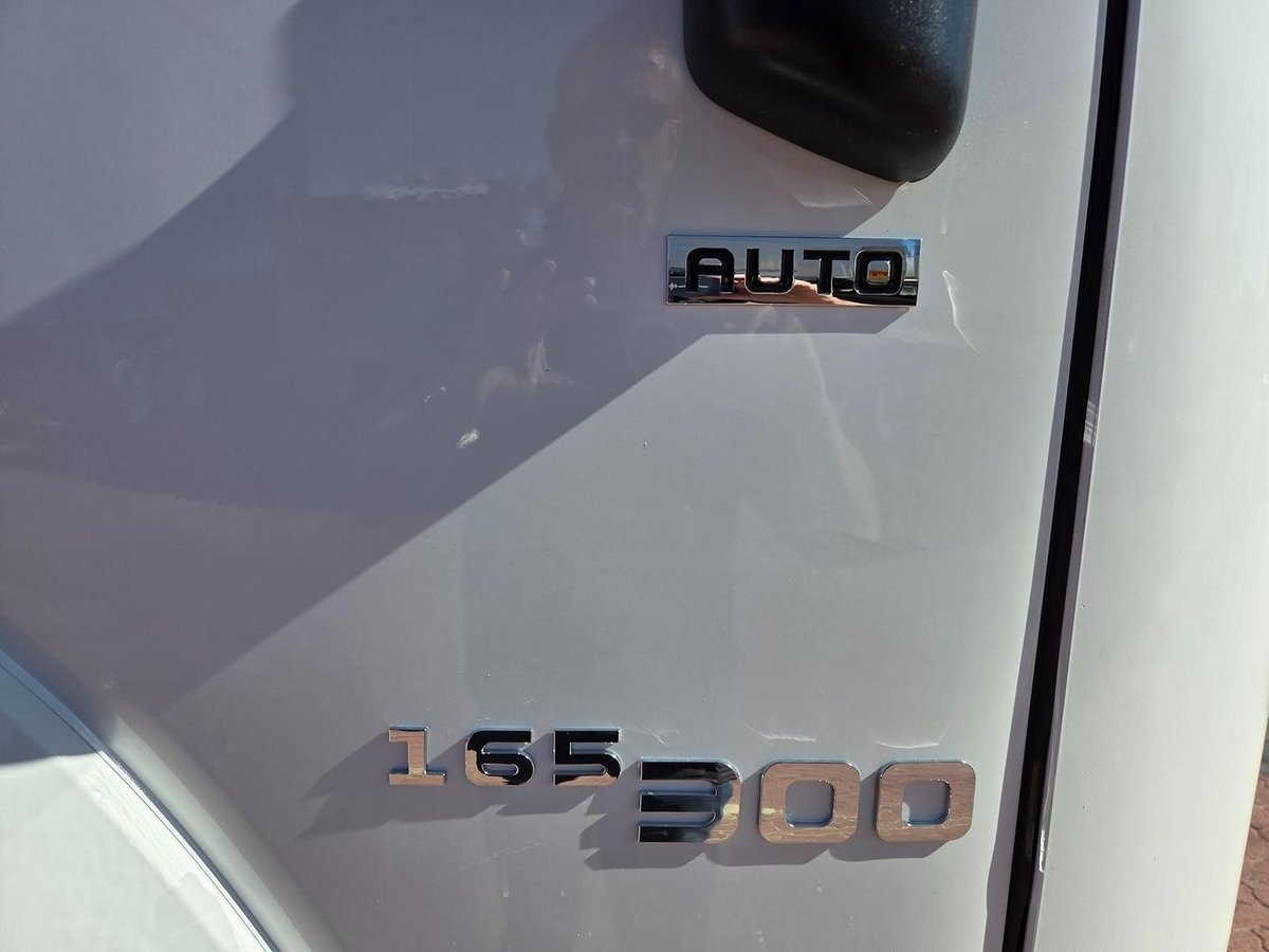 2015 Isuzu Fvd 165-300 8 Ton Auto Tray image 8