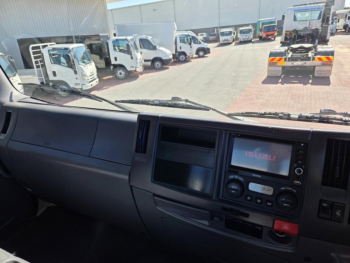 2015 Isuzu Fvd 165-300 8 Ton Auto Tray image 9