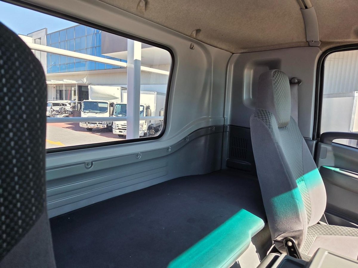2015 Isuzu Fvd 165-300 8 Ton Auto Tray image 7