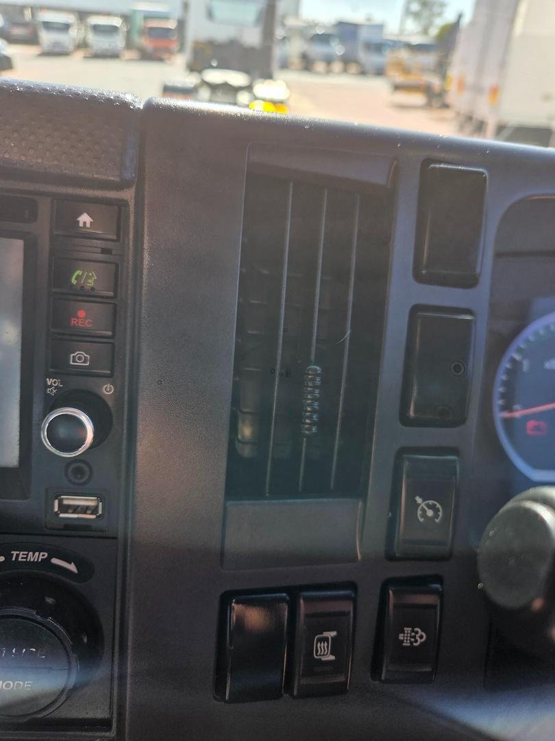 2015 Isuzu Fvd 165-300 8 Ton Auto Tray image 21