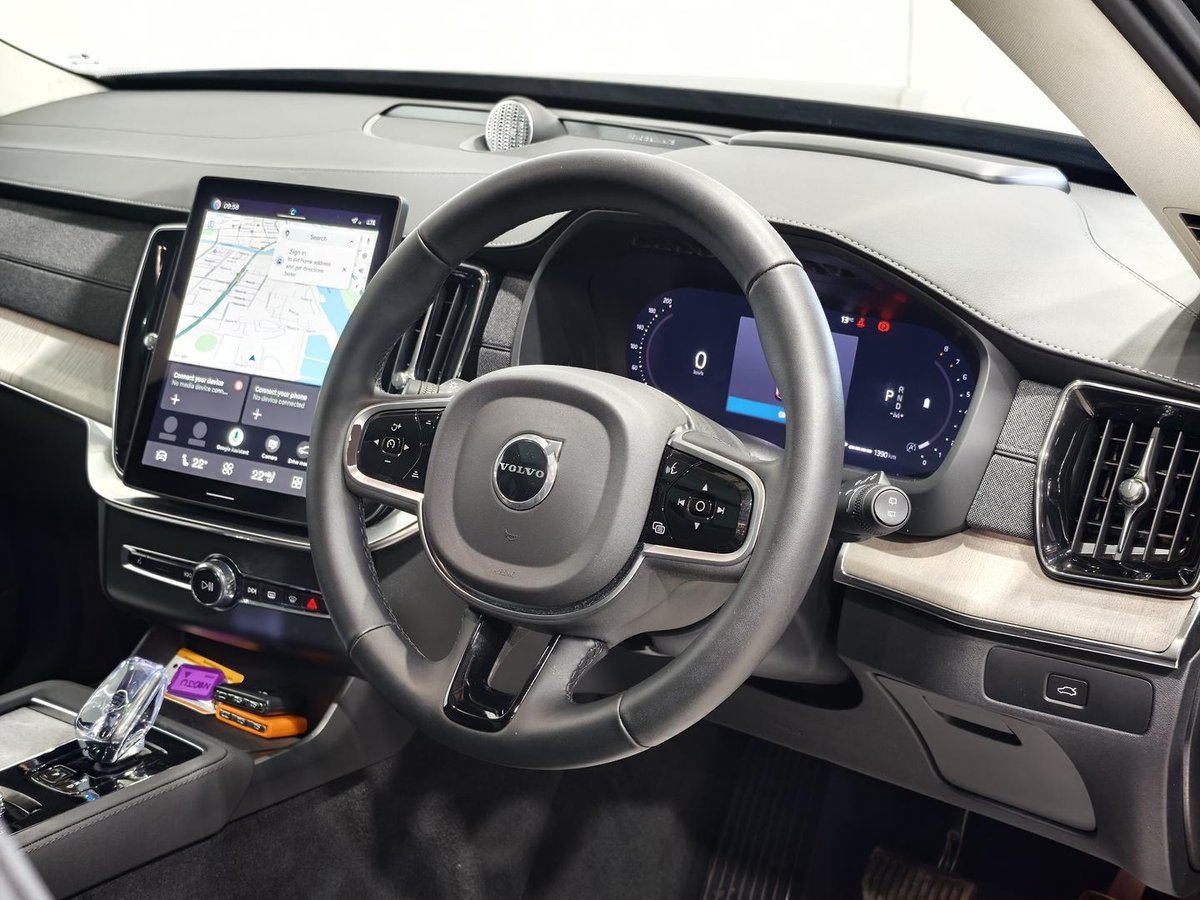 2025 Volvo XC90 Ultra B5 Dark MY26 AWD image 12