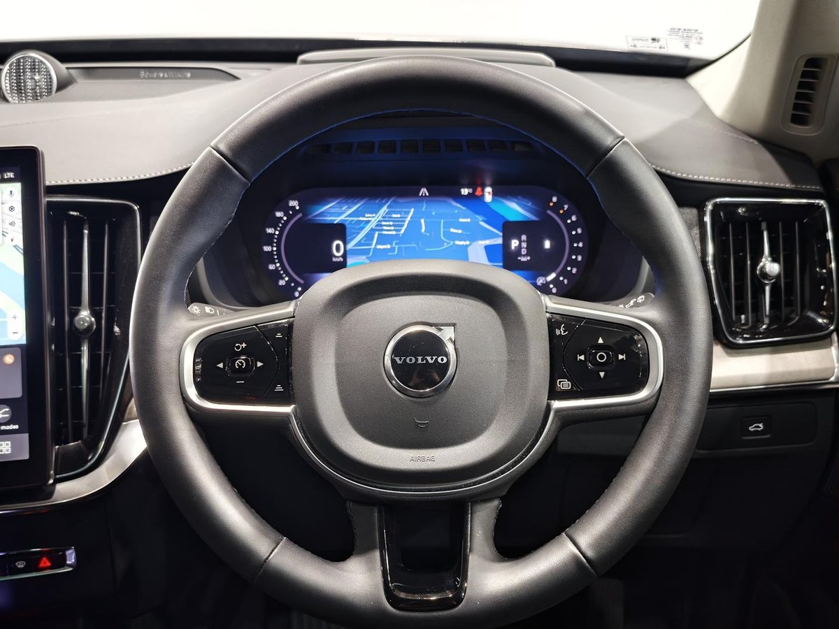 2025 Volvo XC90 Ultra B5 Dark MY26 AWD image 13