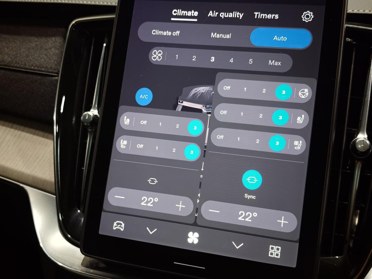 2025 Volvo XC90 Ultra B5 Dark MY26 AWD image 17